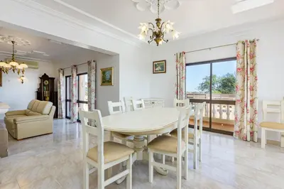 a dining room with a table and chairs at Villa Mirante in Albufeira
