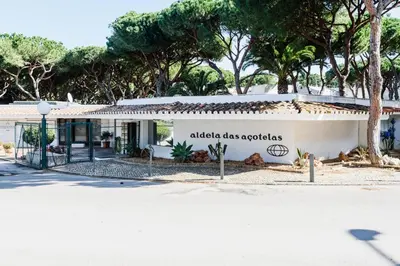 a building with a sign that reads alicia discologists at Aldeia das Açoteias Apartment in Roja- Pé