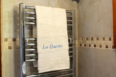 a towel on a towel rack in a shower at La Quinta casa com piscina privada in Loulé