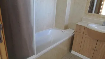 a bathroom with a bath tub and a sink at Pomba Branca (4-6 per.) Piscina, 500m Praia in Albufeira