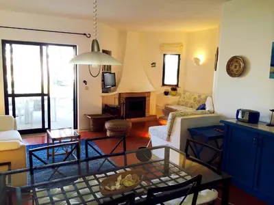 Gallery image of Spacious apartment in Olhos de Água 130 m² with pool in Olhos de Água