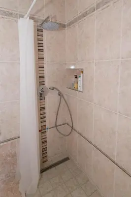 a shower with a shower curtain in a bathroom at Boas-Vindas in Albufeira