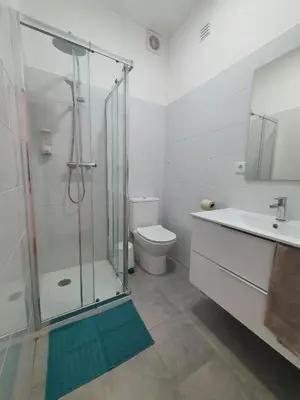 a bathroom with a shower and a toilet and a sink at Greenth Avenue in Faro