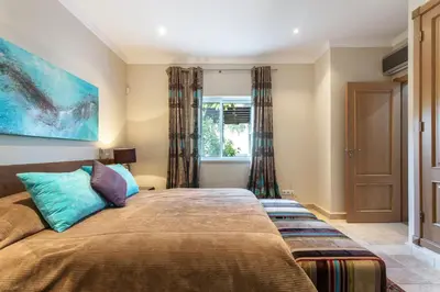 a bedroom with a large bed and a window at Villa Maureena - Quinta do Mar in Almancil