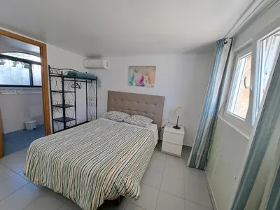 a kitchen with a washing machine and a microwave at Villa Claramar in Albufeira