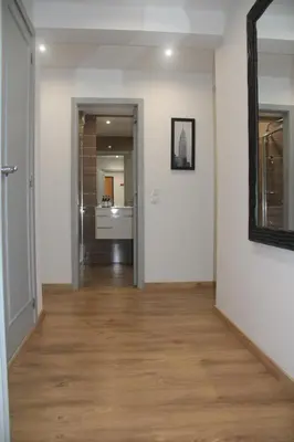an empty hallway with white walls and wood floors at Casa do Largo in Faro