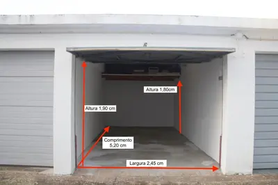 a garage with the door open and the inside of it at Casa do Largo in Faro