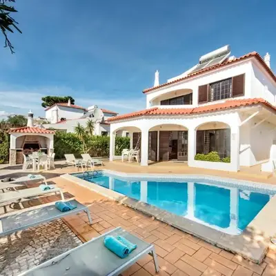 Spacious 4 bedroom villa