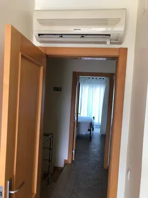 a room with a air conditioner on top of a ceiling at Apartamentos Pomba Branca in Olhos de Água