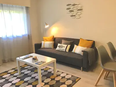 a living room with a couch and a table at Paz na Areia in Quarteira