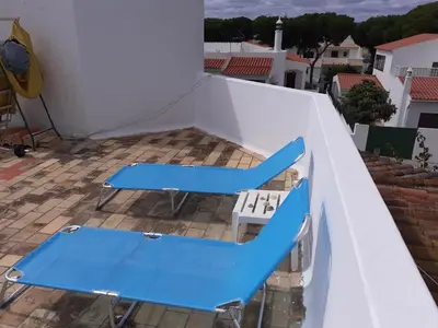 two blue ping pong tables on a roof at Eucalipto in Faro
