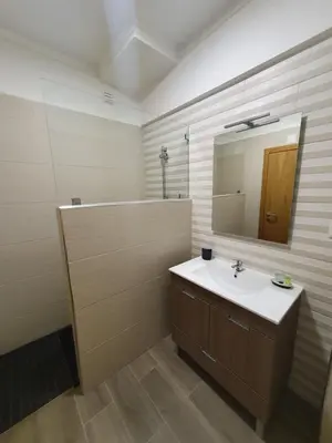 a bathroom with a sink and a mirror at Apartamento de Quarteira in Quarteira
