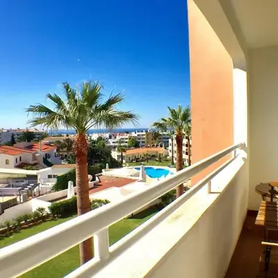 Bellavista Avenida Pool and city center