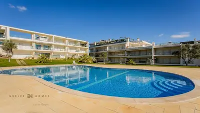 a large swimming pool in front of a building at Greice Homes-Apartamento 2 quartos, Monte da Balaia, Olhos de Água, Albufeira in Olhos de Água
