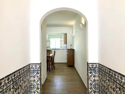 a kitchen and dining room with a table and a dining room gmaxwell gmaxwell at Albufeira + appartement proche plage avec piscine in Albufeira