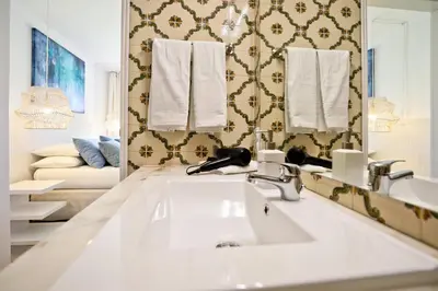 a bathroom with a white sink and a mirror at Albufeira Club 98 - O refúgio perfeito in Albufeira