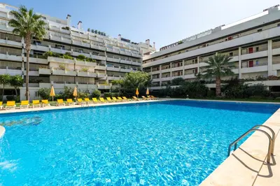 a large swimming pool in front of a building at Vista dos Seus Sonhos T2 HsR Vilamarina in Vilamoura