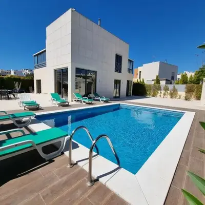Luxury city Villa Olivia 10 - 15 min to the Beach Oura