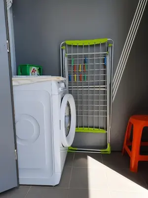 a laundry basket next to a washing machine in a room at Alto do Forte Novo- Ar- Condicionado, Wifi, Vista Mar in Quarteira