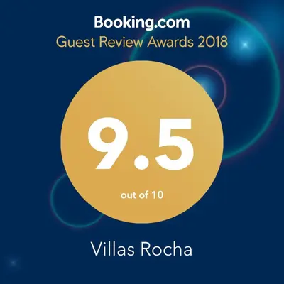 a sign that reads quest review awards with a yellow circle at Villas Rocha in Albufeira