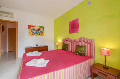 a living room with a flower vase on a table at Bosque São José Af in Albufeira