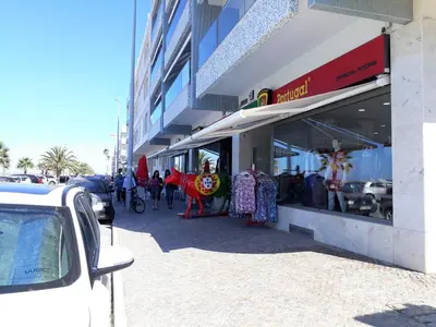 a store front of a building with people standing outside at T1 PonteMira 6 50M PRAIA VISTA MAR in Quarteira