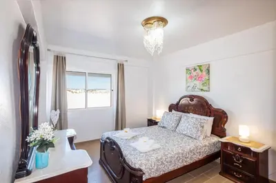a bedroom with a bed and a mirror and a window at #012 Exclusivo para Famílias, Habijovem by Home Holidays in Albufeira