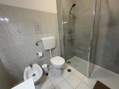 a bathroom with a toilet and a shower at Apartamento Margarita in Quarteira