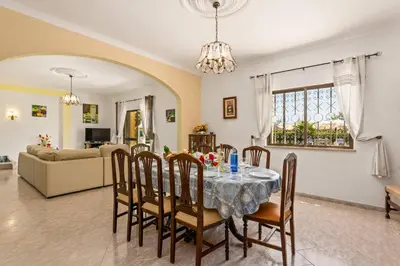 a dining room with a table and chairs at Villa Barreto by Villa Plus in Pêra