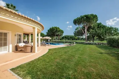 a house with a yard with a swimming pool at Villa Palm Golfe, fantastic house on Vila Sol course, kids pool, aircon in Quarteira