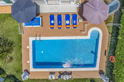 an overhead view of a swimming pool with umbrellas at Villa Eliza by Villa Plus in Albufeira