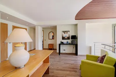 a living room with a couch and a lamp on a table at Villa Rosana in Albufeira