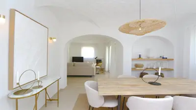 a dining room with a table and chairs at Vila Chez Lee, 219 Aldeia do Golf-CleverDetails - Sleeps 6, quiet area in Vilamoura