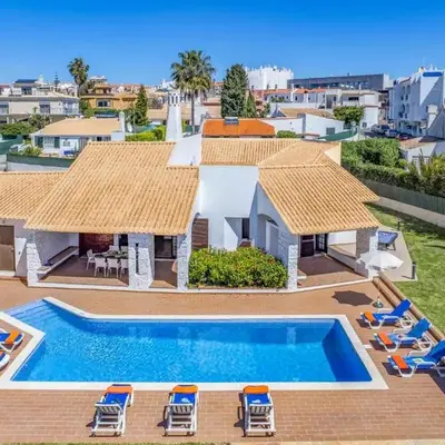 Villa Maralinda by Villa Plus