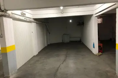 an empty garage with a white wall at Le Modern' in Albufeira