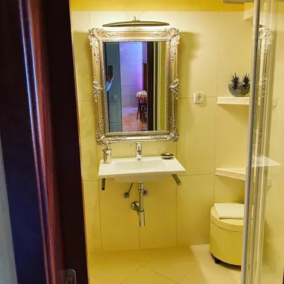 a bathroom with a sink and a mirror at Castelo I in Quarteira