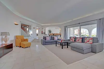 a living room with two couches and a table at Villux - Vila Enar-6 quartos, ideal para familias in Albufeira