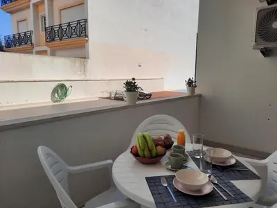 a small table with a bowl of fruit on it at Casa Mandala, T1 com piscina in Albufeira