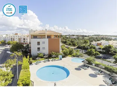 an image of a swimming pool at a resort at Corcovada Albufeira 1 Quarto by Glenge Holiday in Albufeira