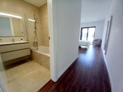 a bathroom with a tub and a sink at T3 Alto Forte -Vista Mar,Ar Condicionado,Garagem in Quarteira