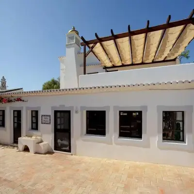 Einzigartige Landhaus-Villa mit Pool