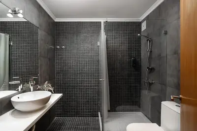 a bathroom with a shower and a sink and a toilet at Apartamento Portugal in Quarteira
