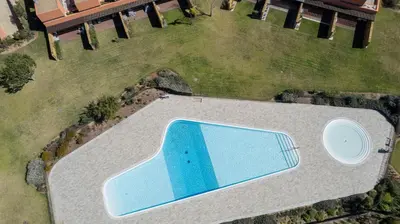 an overhead view of a swimming pool in a yard at Apart L'Orange in Vilamoura