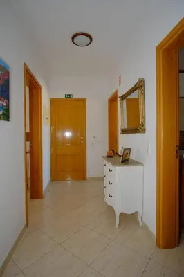 a room with a white dresser and a mirror at Apartamento T2 em condomínio fechado. in Albufeira