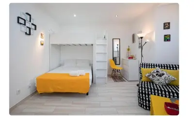a bedroom with a bed and a couch in a room at BeGuest Casetta Cleo in Páteo