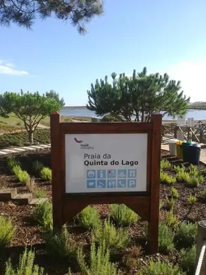 a sign that reads praia da guillaume do lagopus at Victory Village 10C in Quinta do Lago