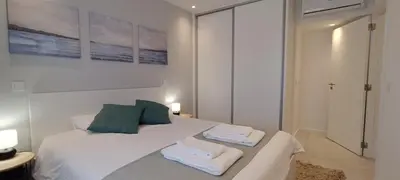 a bedroom with a white bed with towels on it at 211 Apartamento moderno com vista para a piscina no centro da cidade in Albufeira