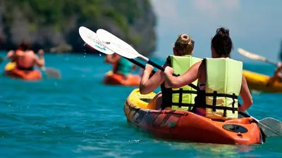 two people in a kayak in the water at Villa charmosa V2 junto à praia e à Marina de Vilamoura in Quarteira