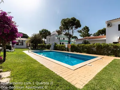 a swimming pool in the yard of a house at Akisol Albufeira Sunny in Roja- Pé