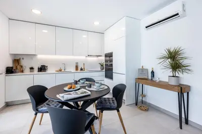 a kitchen and dining room with a table and chairs at Casa Salty in Albufeira
